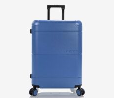 Modrý cestovní kufr Heys Zen M Royal Blue
